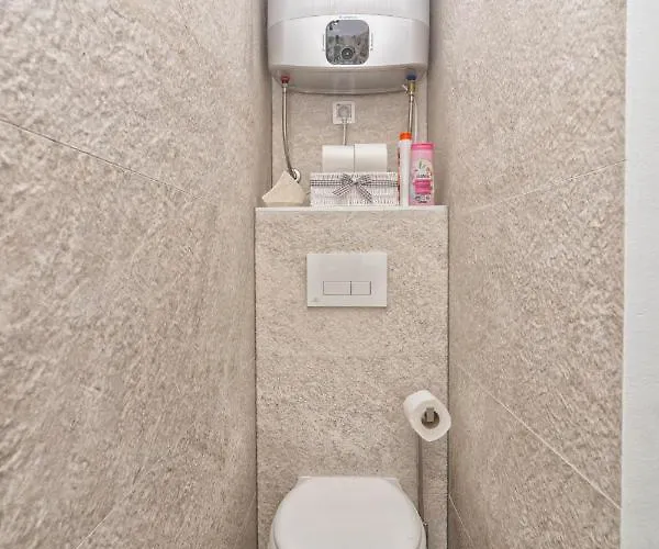 Nono And Nona In Diocletians Palace