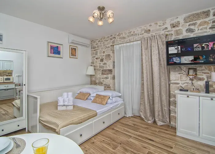 Nono And Nona In Diocletians Palace * 스플리트