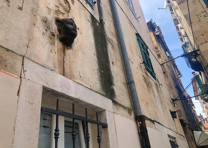 Nono And Nona In Diocletians Palace *