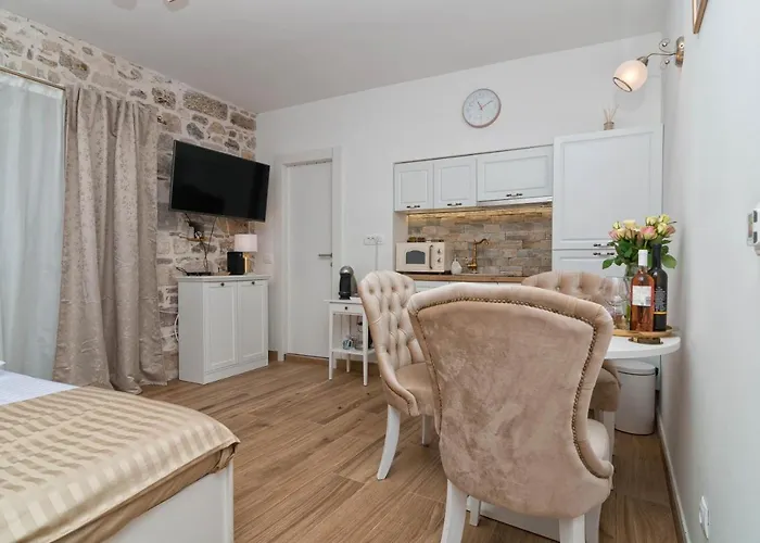 Nono And Nona In Diocletians Palace 아파트 스플리트