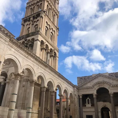 Nono And Nona In Diocletians Palace דירה