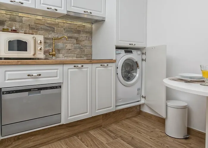 Nono And Nona In Diocletians Palace Apartment Split