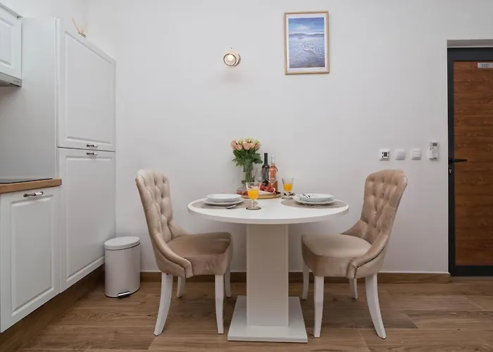 Nono And Nona In Diocletians Palace